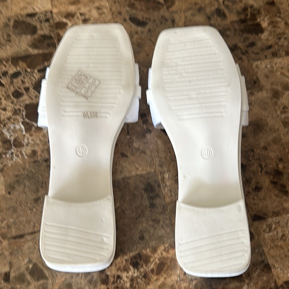 Abloom - Picture 6 of 10